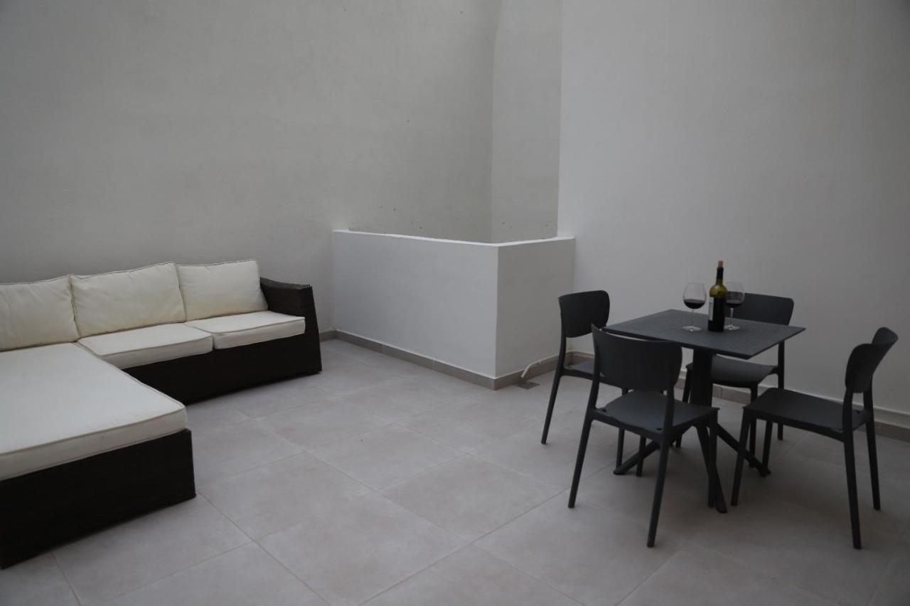 Lovely Holiday Home Next To Bus Terminus San Pawl il-Baħar Extérieur photo